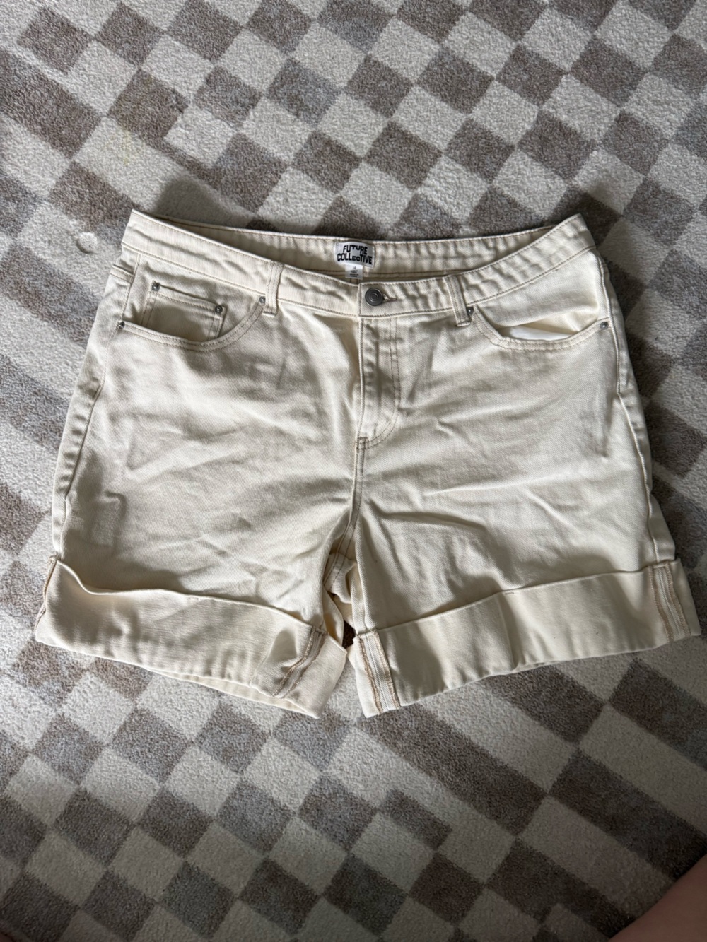 Women’s Cream Roll-Cuff Jean Shorts